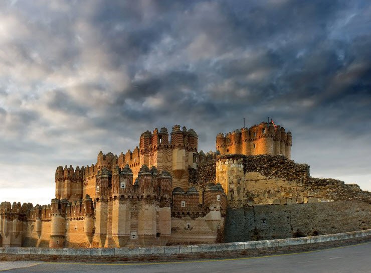 Castillo de Inesque, Spain
